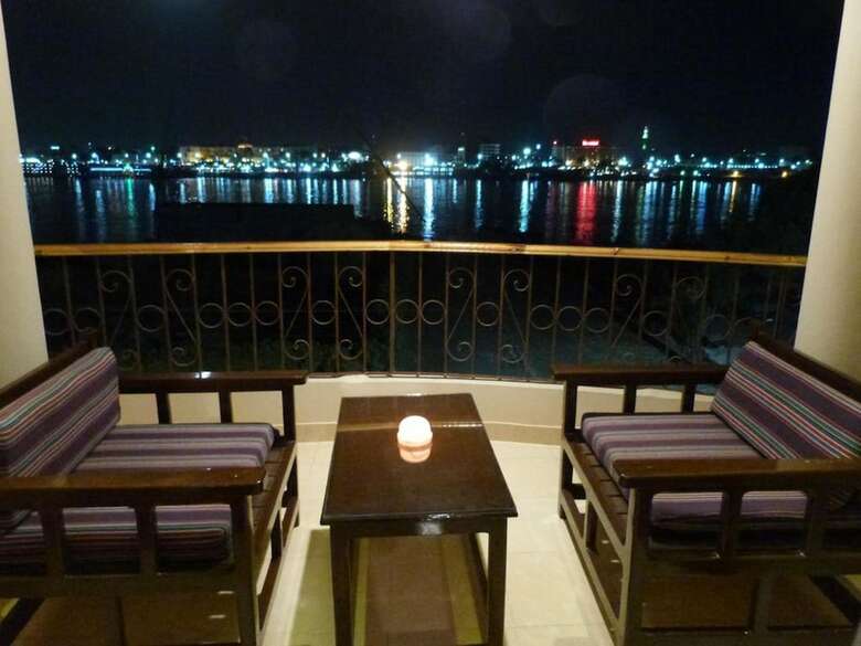 Aparthotel Luxor Plaza House