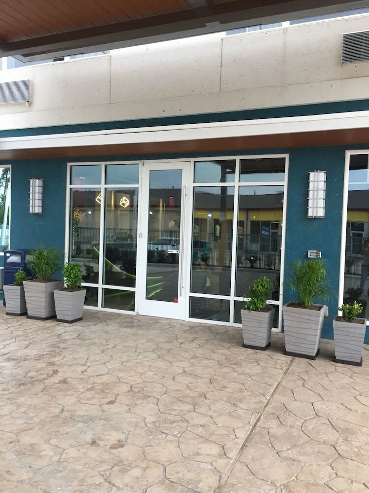 Motel Hotel Blue - Woodlands