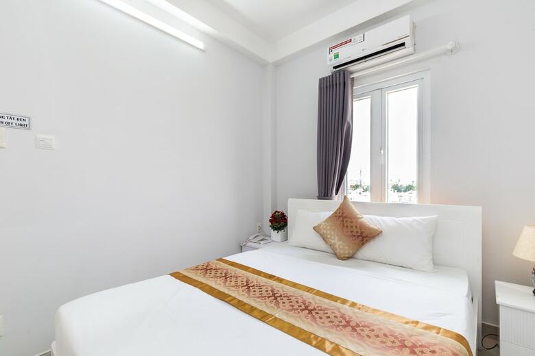 White Diamond Pn Hotel - The Art