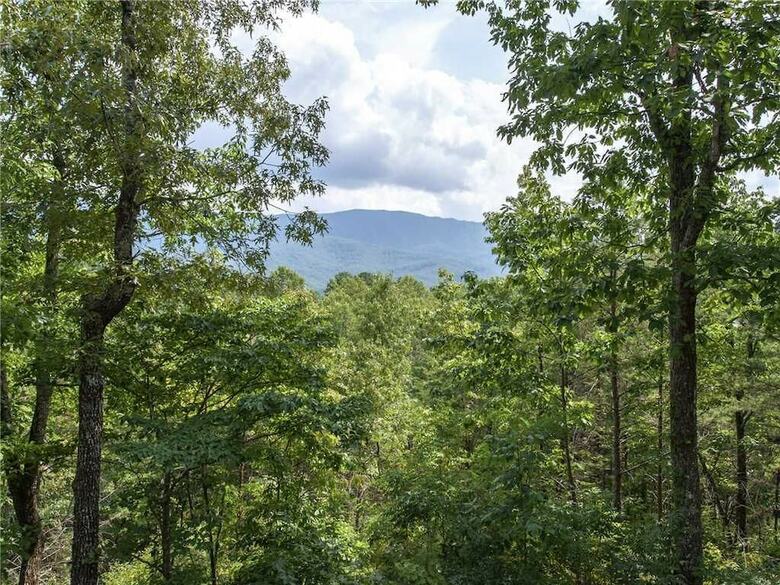 Mountain Charm 3 Bedroom Home With Fireplace