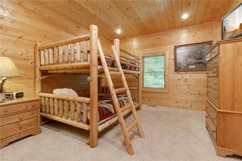 Cabana Changes In Latitude 4 Bedroom Home With Hot Tub