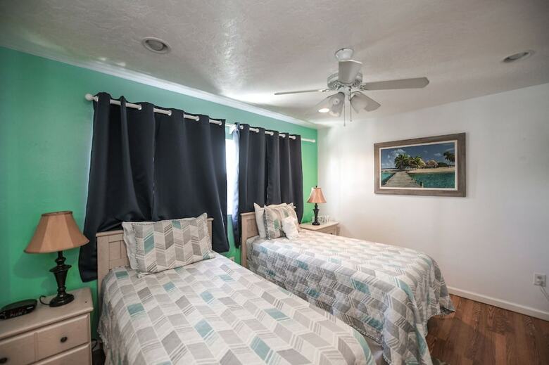 Apartamentos Lj's Cottages By Beachside Management