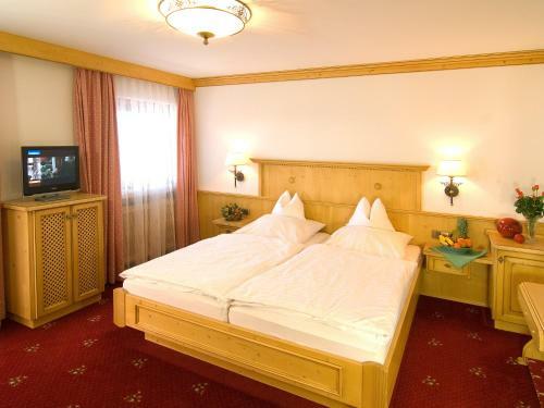 Hostal G�stehaus Wei�es R�ssl