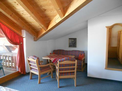 Hostal G�stehaus Wei�es R�ssl