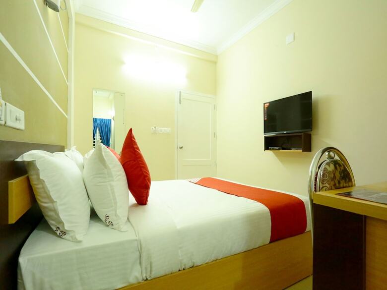 Hotel Oyo 11909 Star Plaza