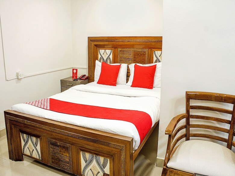 Oyo 10678 Hotel Nandanvan