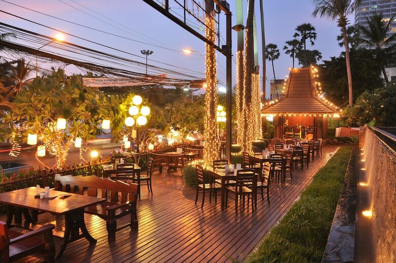 Jomtien Palm Beach Hotel And Resort