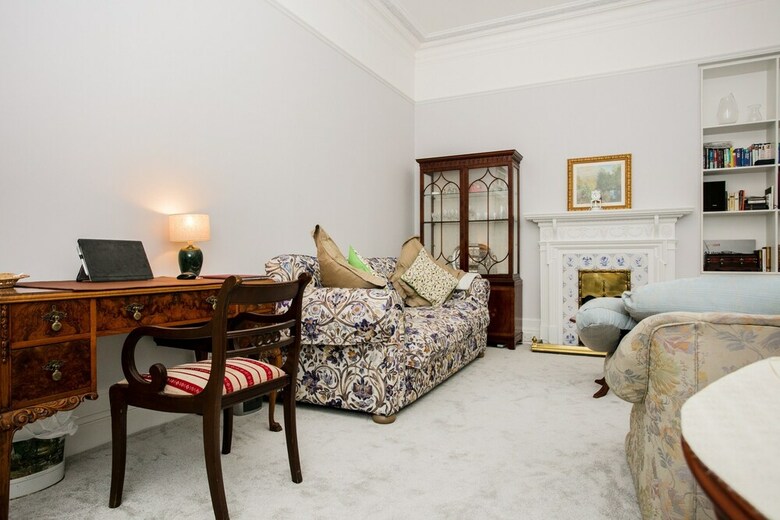 2 Bedroom Apartment In Westminister