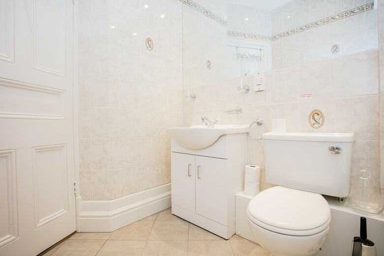 2 Bedroom Apartment In Westminister