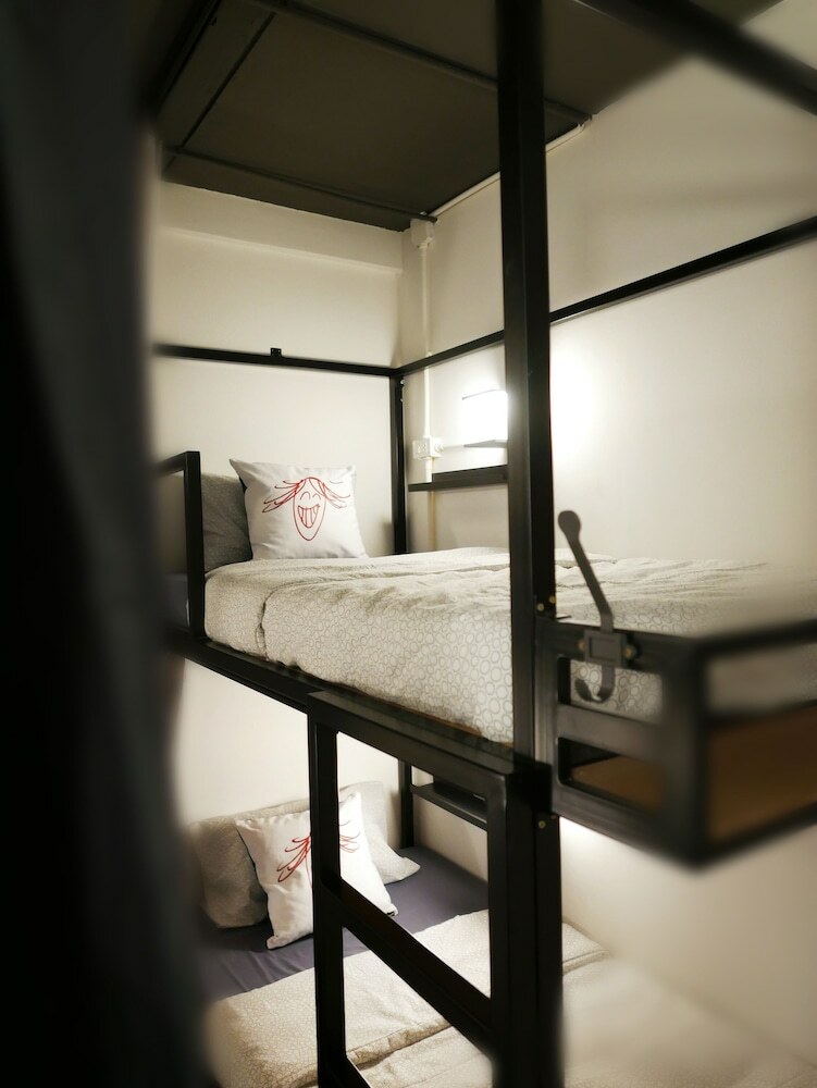 Hostal Bangkok Sanookdee - Adults Only