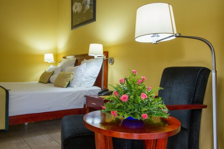 Cityblue Courtyard Hotel & Suites
