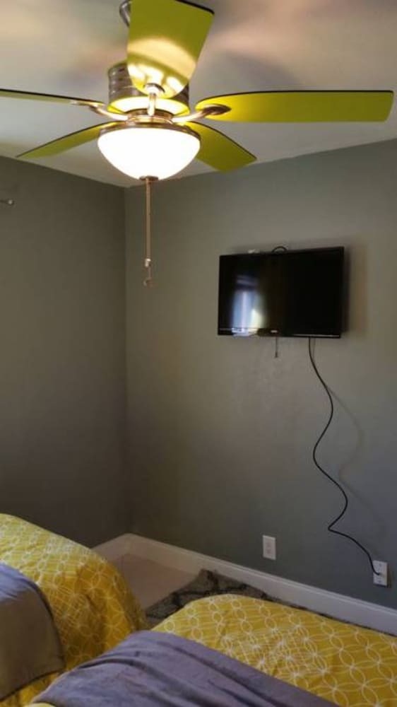 Beautiful Lakeview Sunsets Resort - 3br
