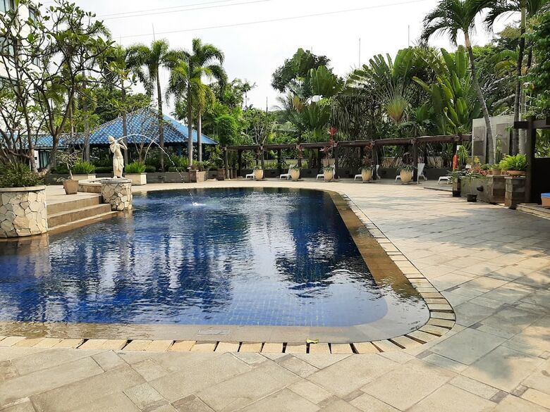 2 Bedroom Park Royale Apartment By Travelio