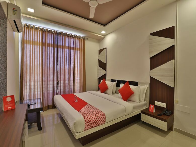 Oyo 11750 Hotel Starz