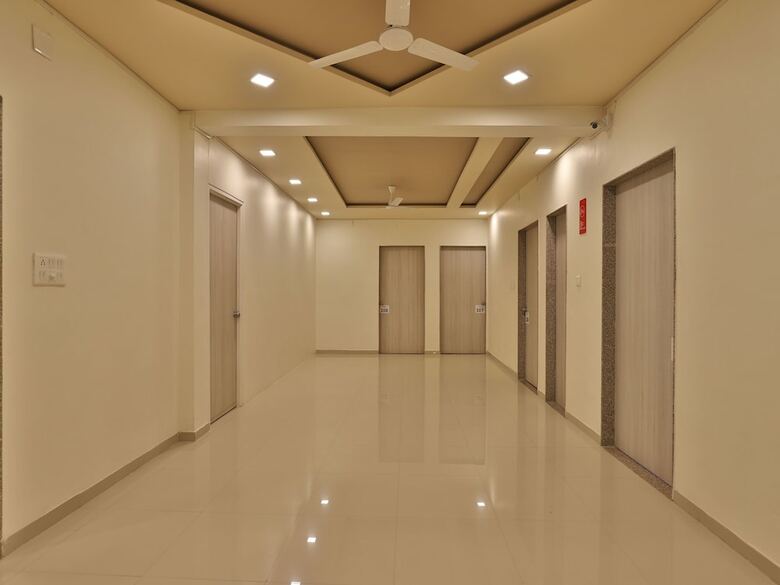 Oyo 11750 Hotel Starz