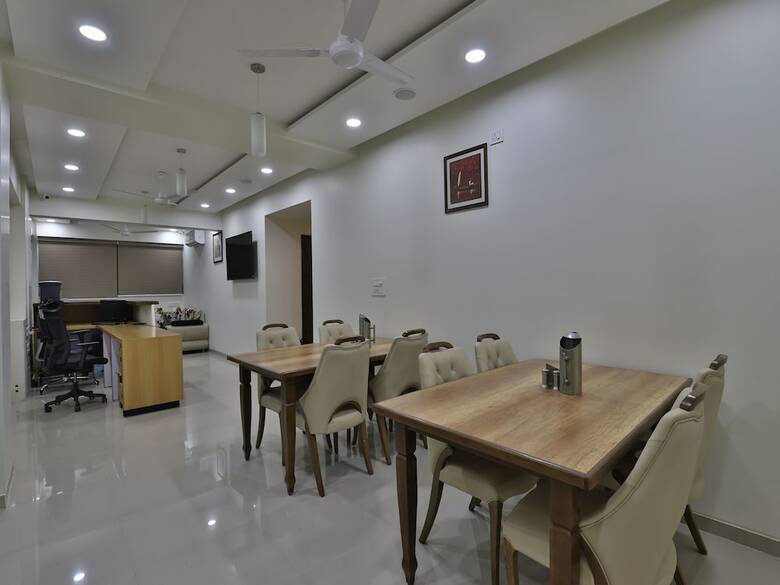Oyo 12462 Hotel Shiv Inn