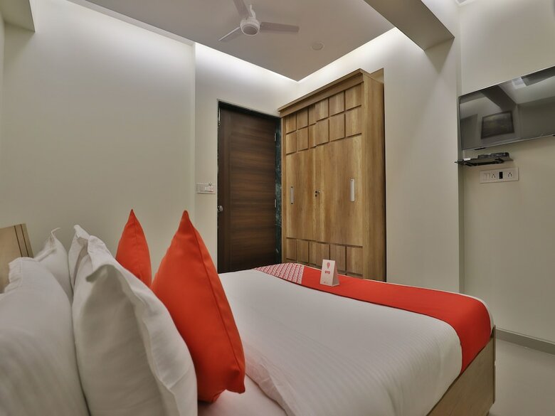 Oyo 12462 Hotel Shiv Inn