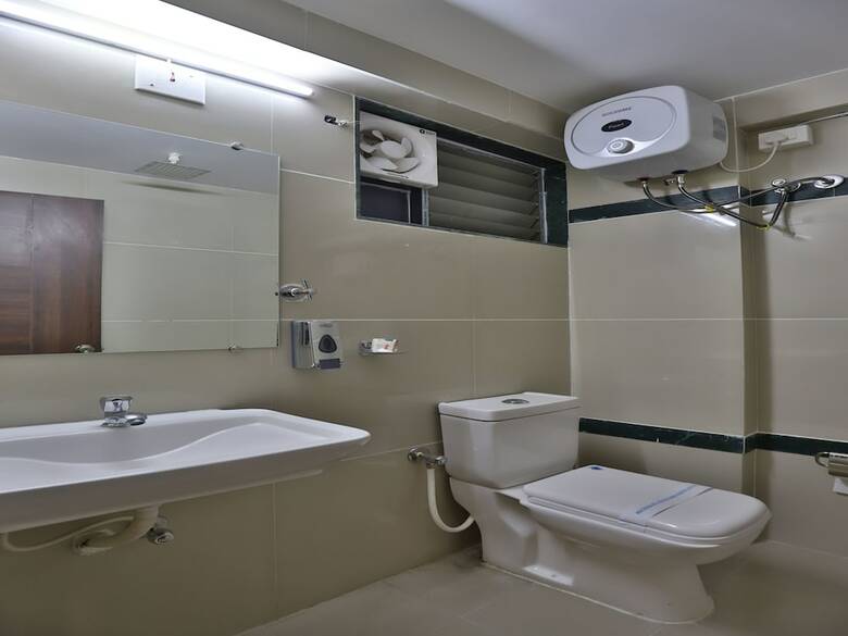 Oyo 12462 Hotel Shiv Inn