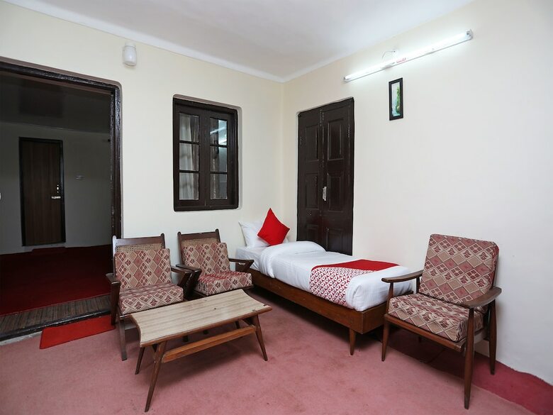 Oyo 12222 Hotel Silverton