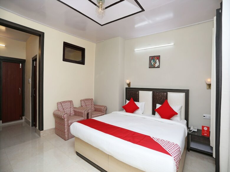 Oyo 12222 Hotel Silverton