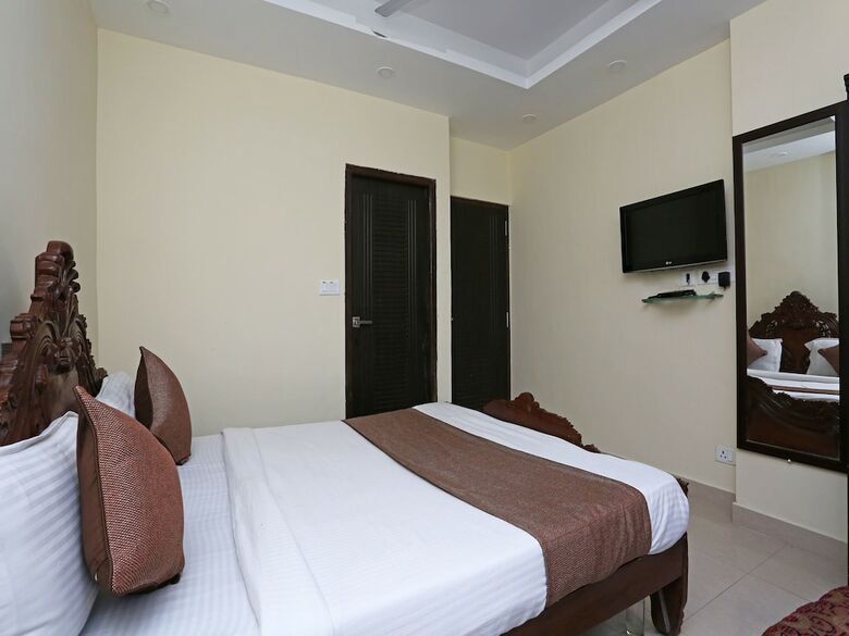 Oyo 13243 Hotel City Castle
