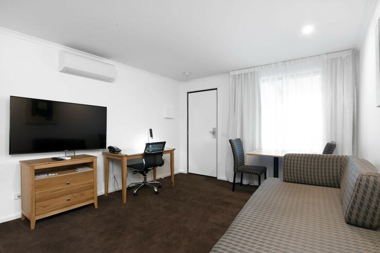 New Crossing Place Motel & Apartments