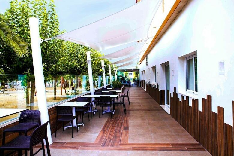 Hotel Restaurante Villa Ceut�