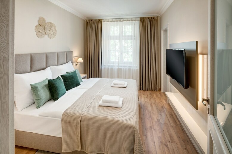 Louren Apartments