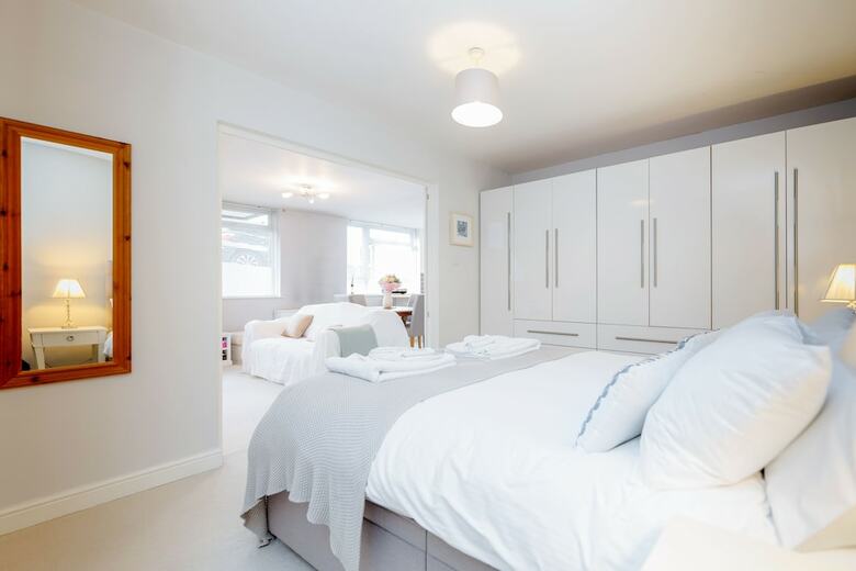 Putney Court - 1 Bed Apartment By Basetogo