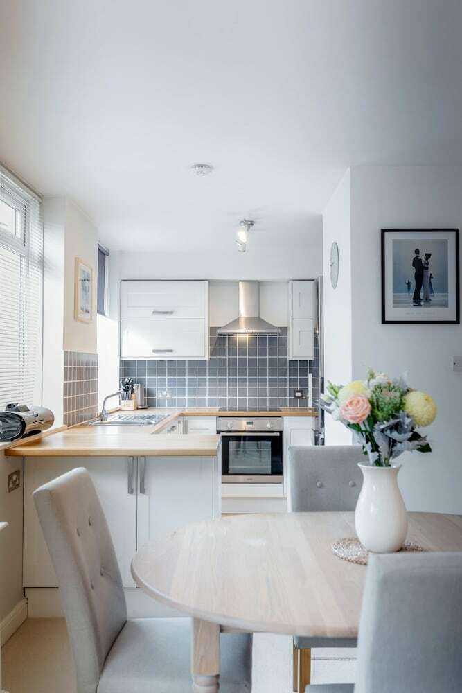 Putney Court - 1 Bed Apartment By Basetogo