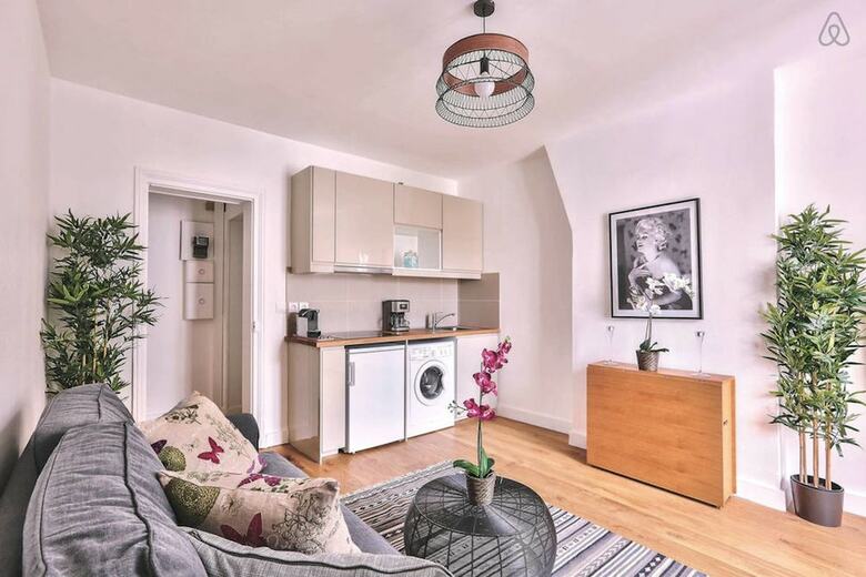 Family Apartment "buttes Chaumont"