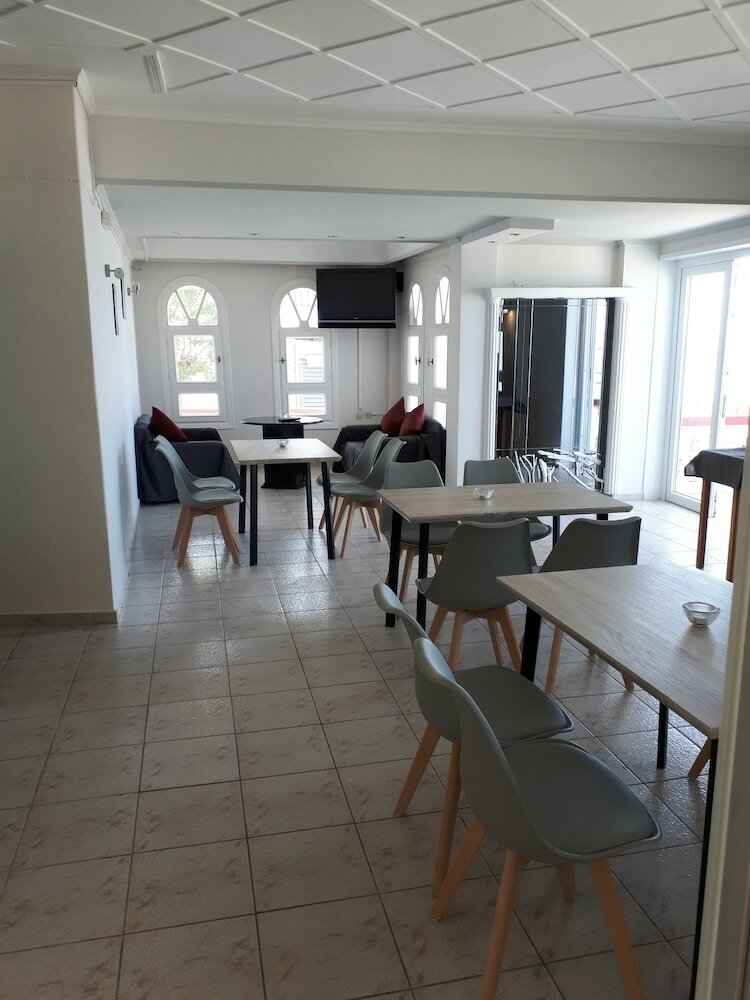 Summer Beach Hotel