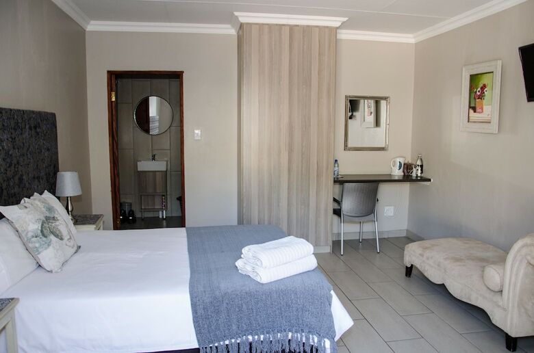 Hotel Four Seasons Guesthouses