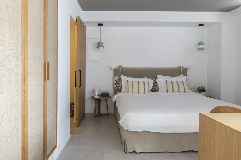 Adorno Beach Hotel & Suites
