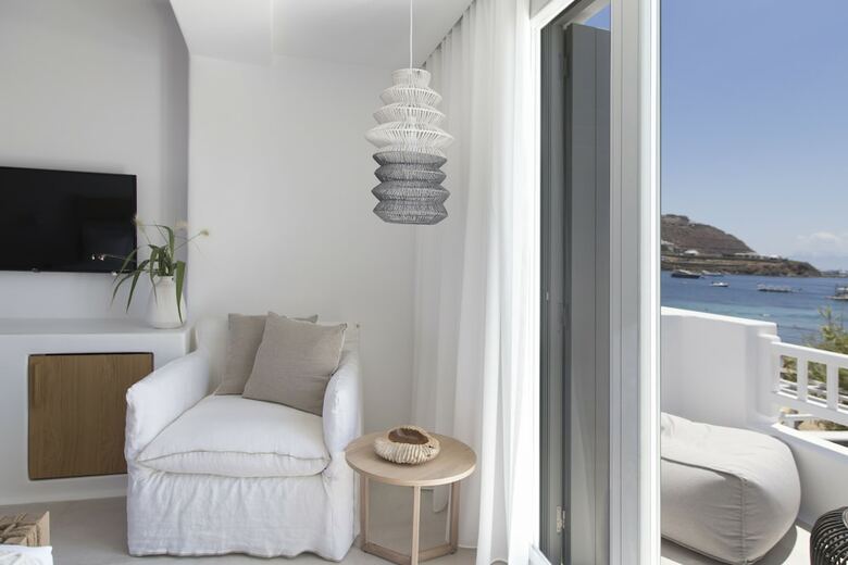 Adorno Beach Hotel & Suites