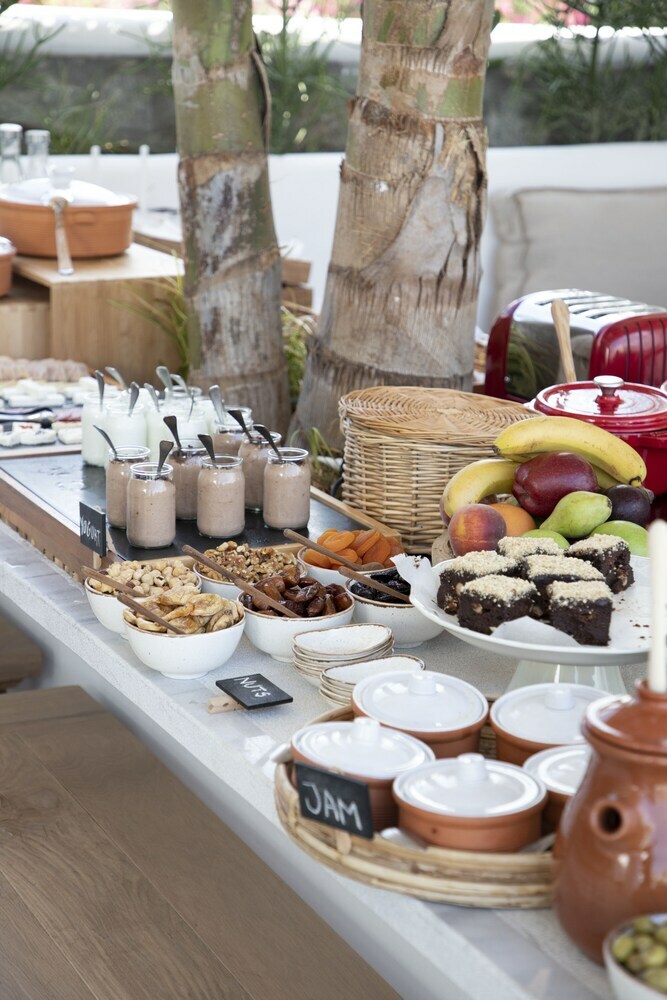 Adorno Beach Hotel & Suites