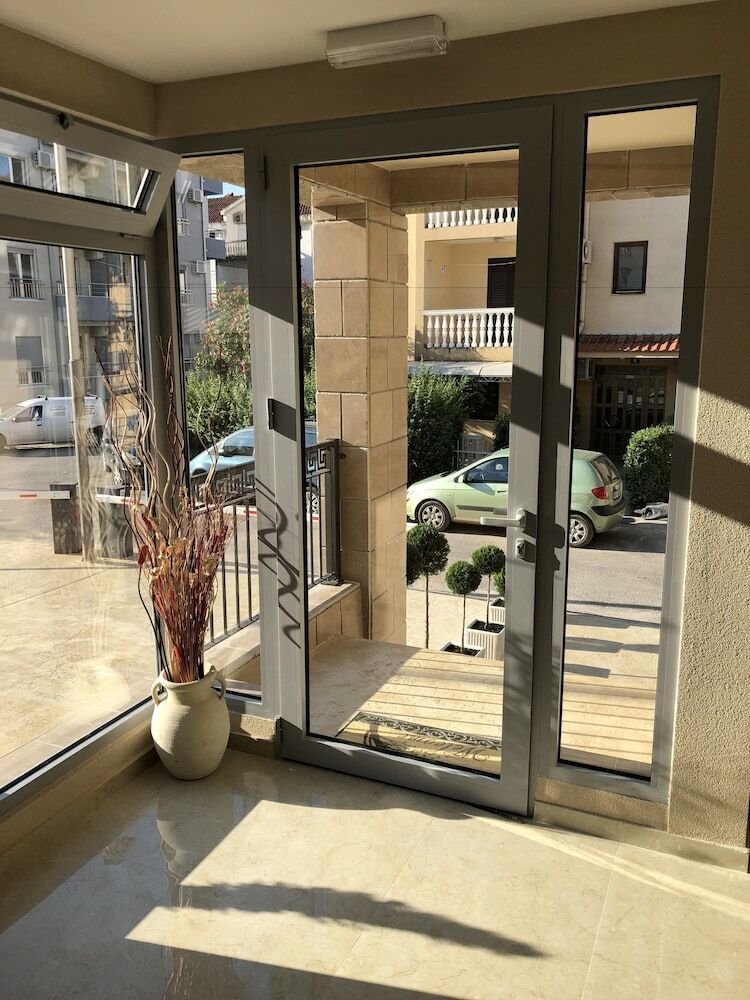 Aparthotel Almare Apartments  Budva