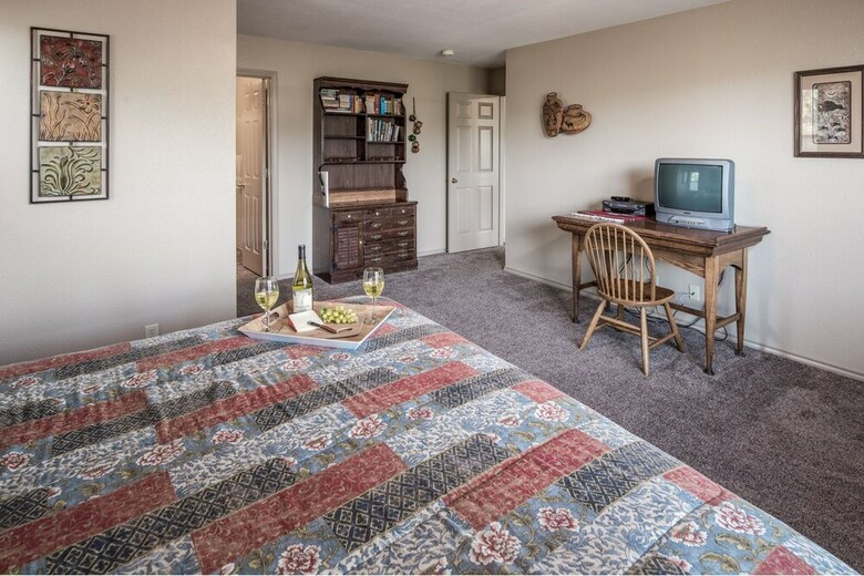 Chelsea House - Three Bedroom Cabin