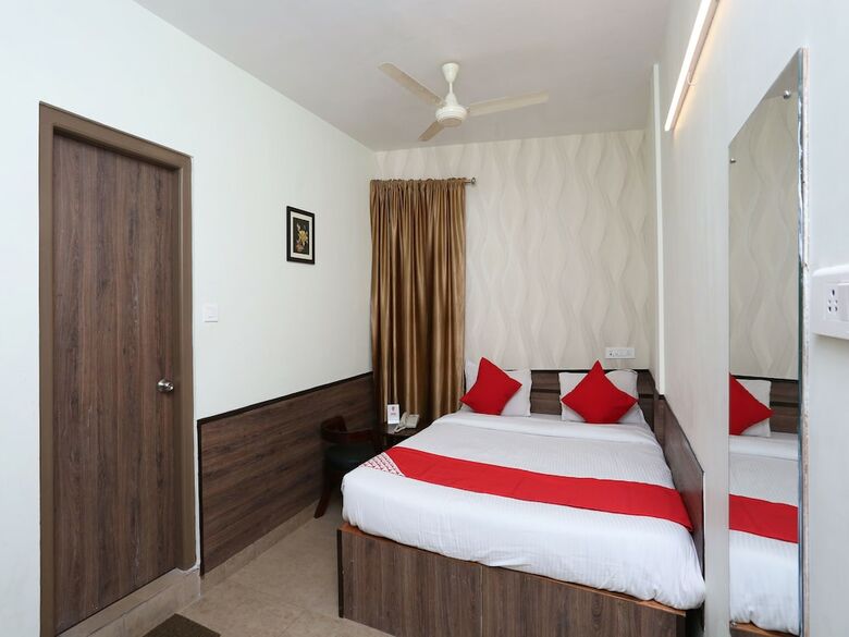 Oyo 13262 Hotel Indiana