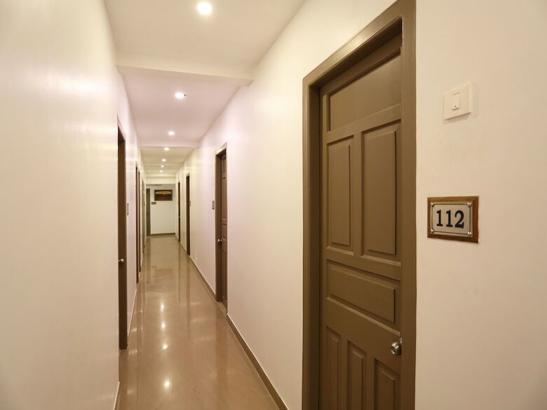 Oyo 13262 Hotel Indiana