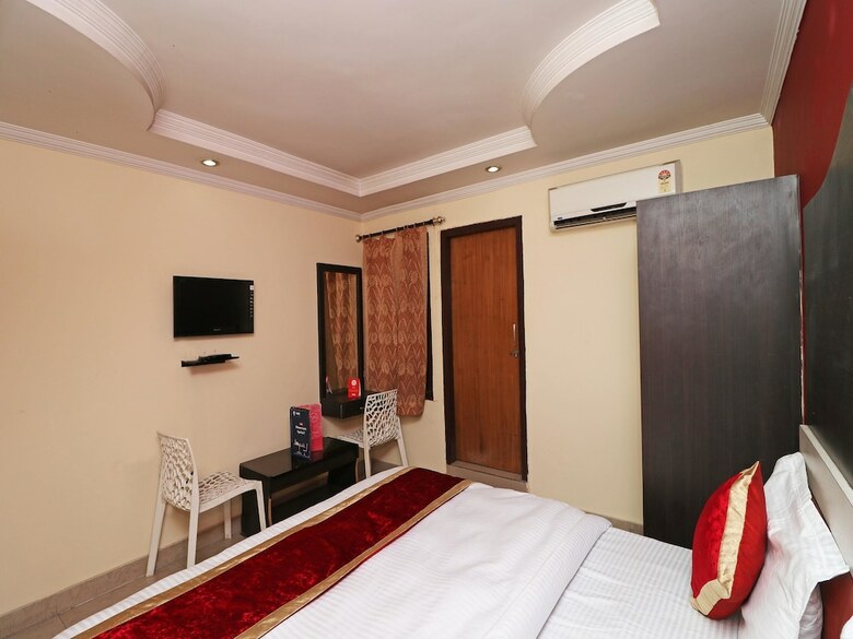 Hotel Oyo 13474 Punjab Regency