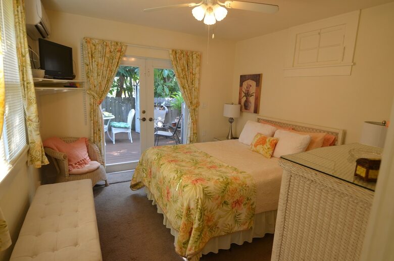 Apartamentos Pass-a-grille Beach Historic Spanish Triplex