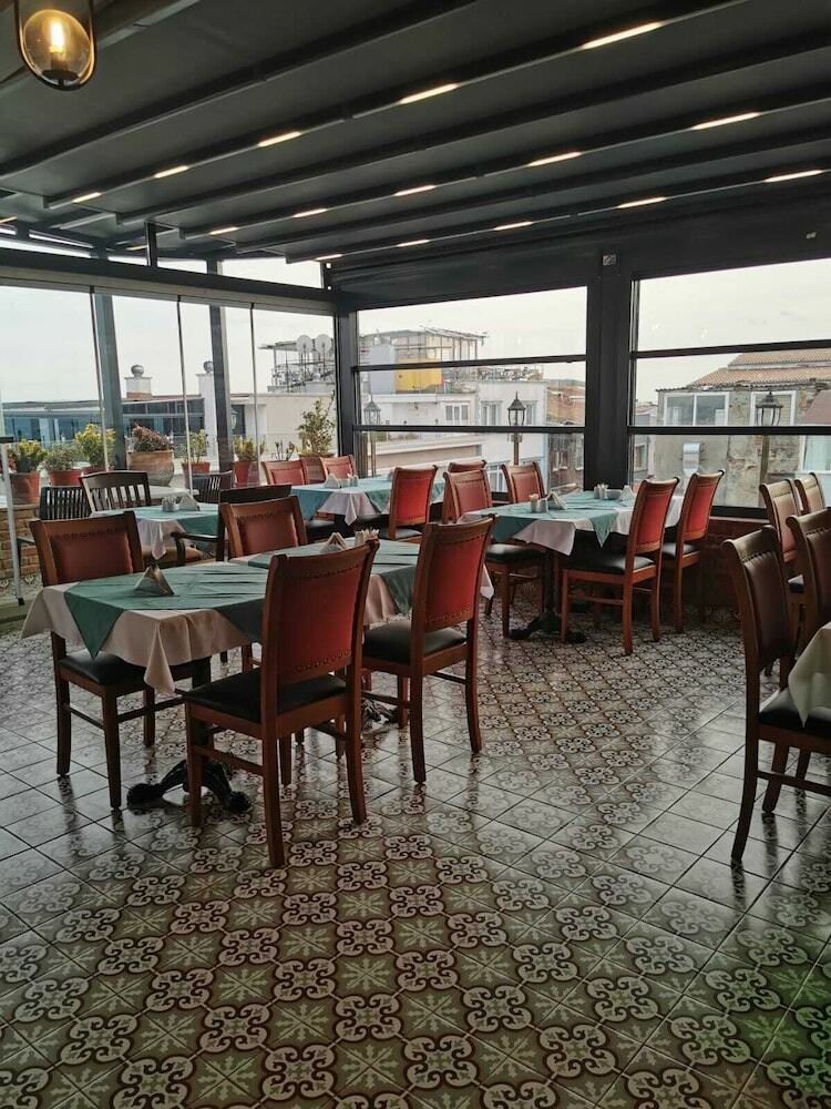 Agora Boutique Hotel & Bistro