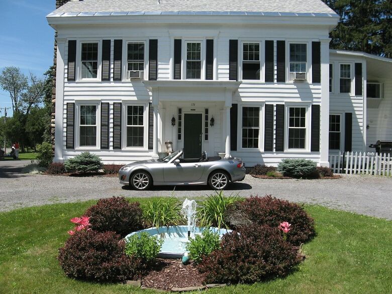 Mariaville Lake Bed And Breakfast