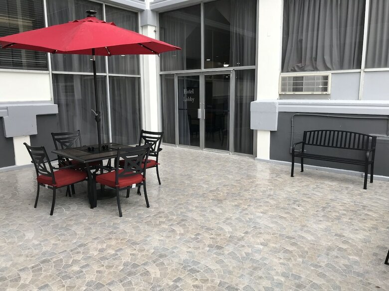 Hotel Quality Inn And Conference Center