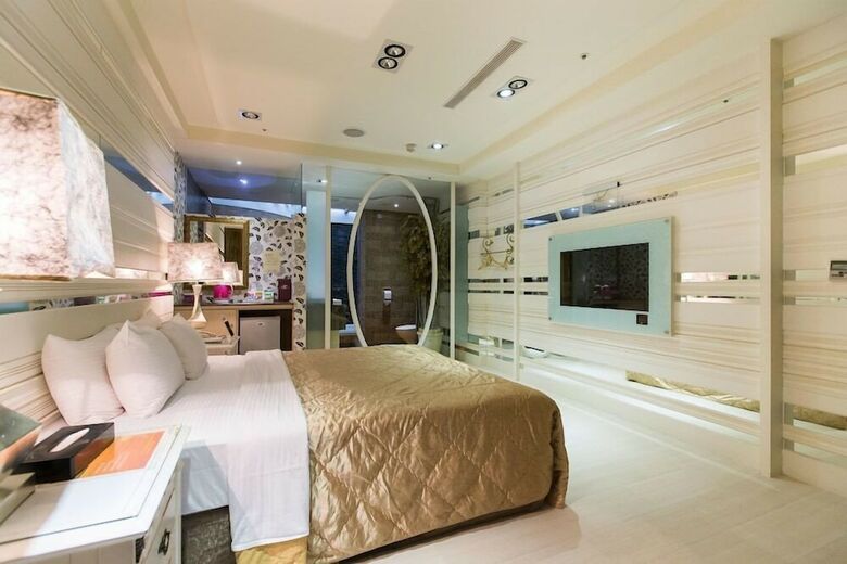Love Vogue Motel