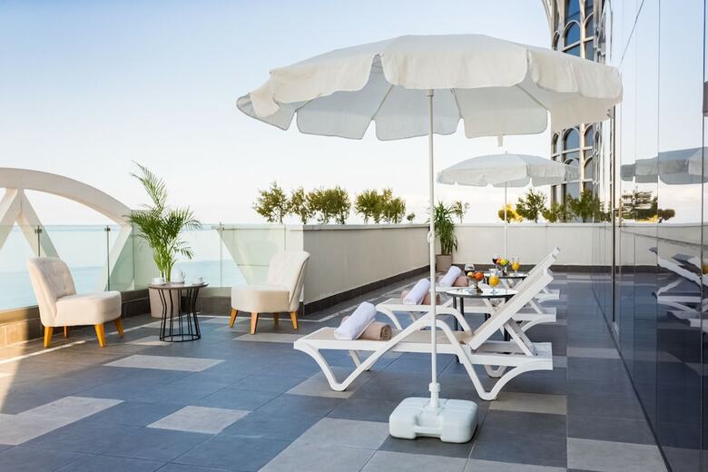 The Grand Gloria Hotel