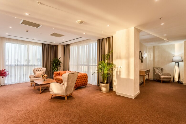 The Grand Gloria Hotel