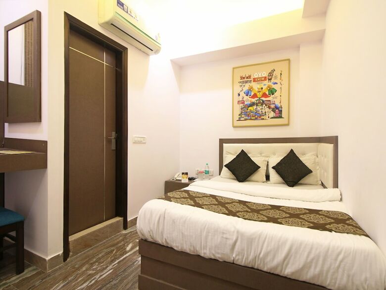 Oyo 393 Hotel Rk Grand Inn