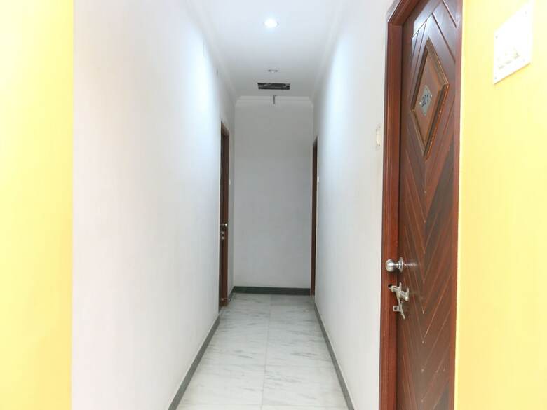 Hotel Oyo 11661 Krishna Park